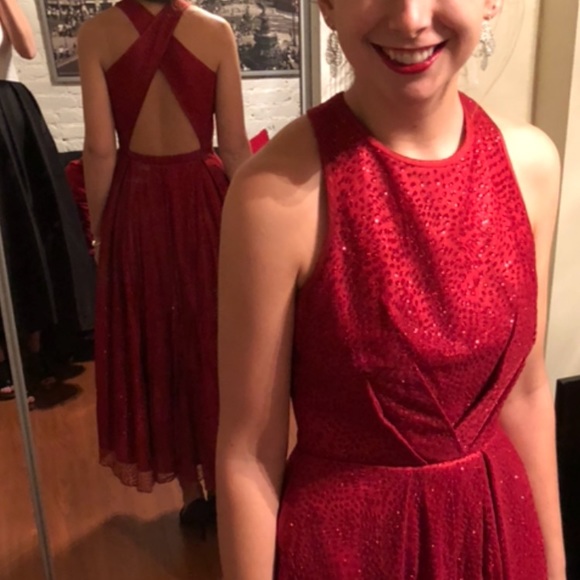 Red gown - Picture 2 of 5